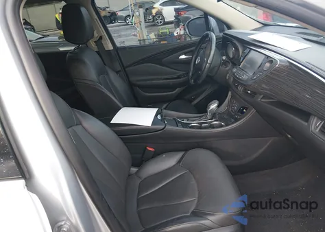 2017 Buick Envision Essence z USA, uszkodzony, nr VIN LRBFXBSA8HD116380